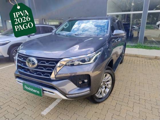 TOYOTA HILUX SW4 2.8 D-4D TURBO DIESEL SRX 7L 4X4 AUTOMÁTICO TOYOTA HILUX SW4 2.8 D-4D TURBO DIESEL SRX 7L 4X4 AUTOMÁTICO
